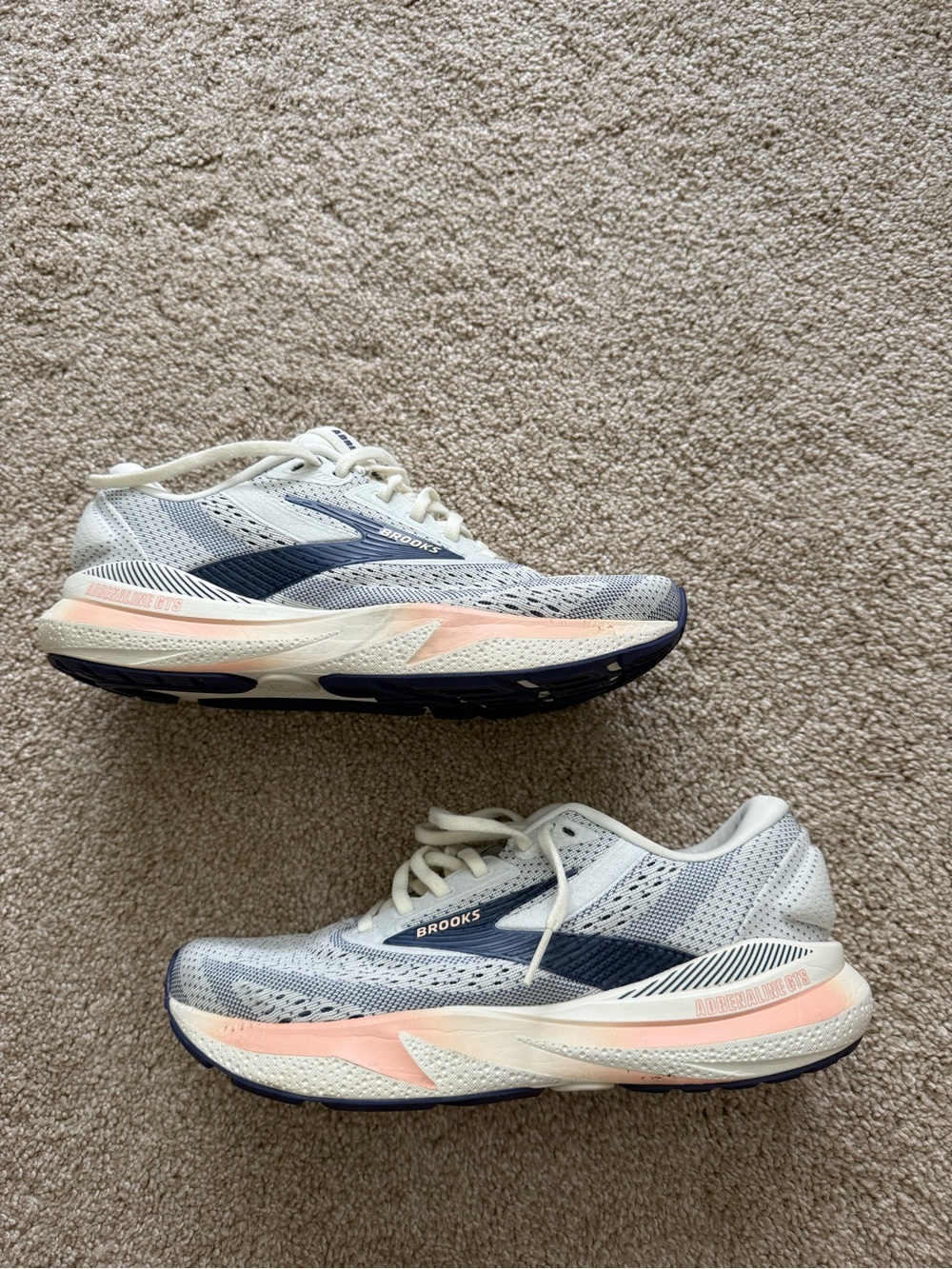 Brooks Women's Sneakers in Navy, White, and Pink